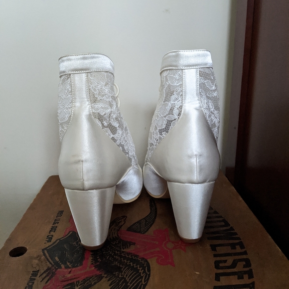 Lace and silk wedding boots - Picture 2 of 5
